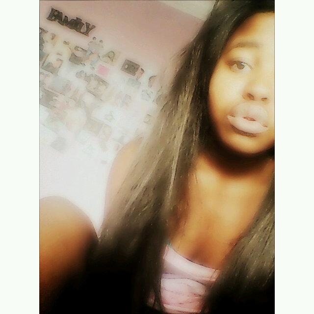 Pinkting008's tweet photo. just me and my big lips http://t.co/aliI96zZRD