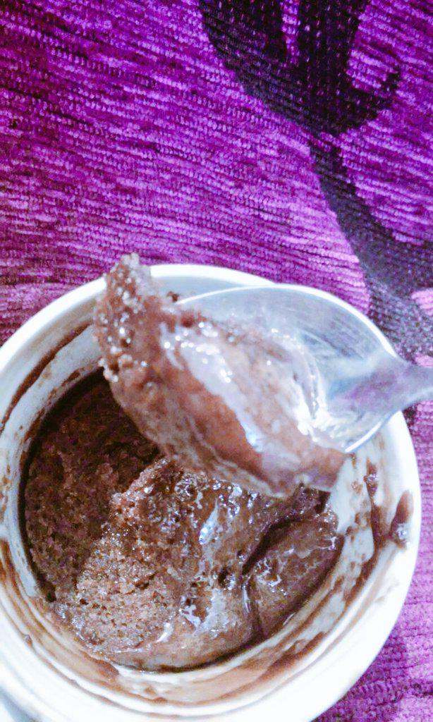 marixuu91's tweet photo. Lo feliz que soy yo con chocolate, y lo poco que me ha durado mi mugcake de nutella. http://t.co/dyllK80wEN