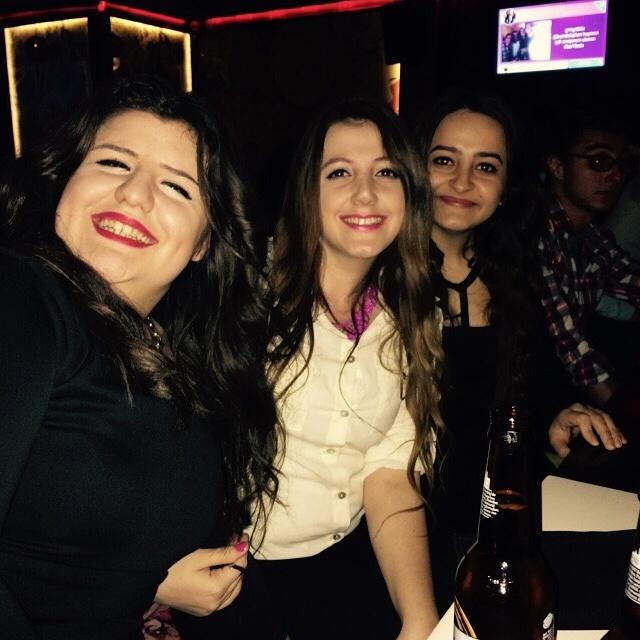 damladirin's tweet photo. Bu gece betülüüünnnnn 😘😘😘😘 #bar19ada http://t.co/9PzMhT2ysQ