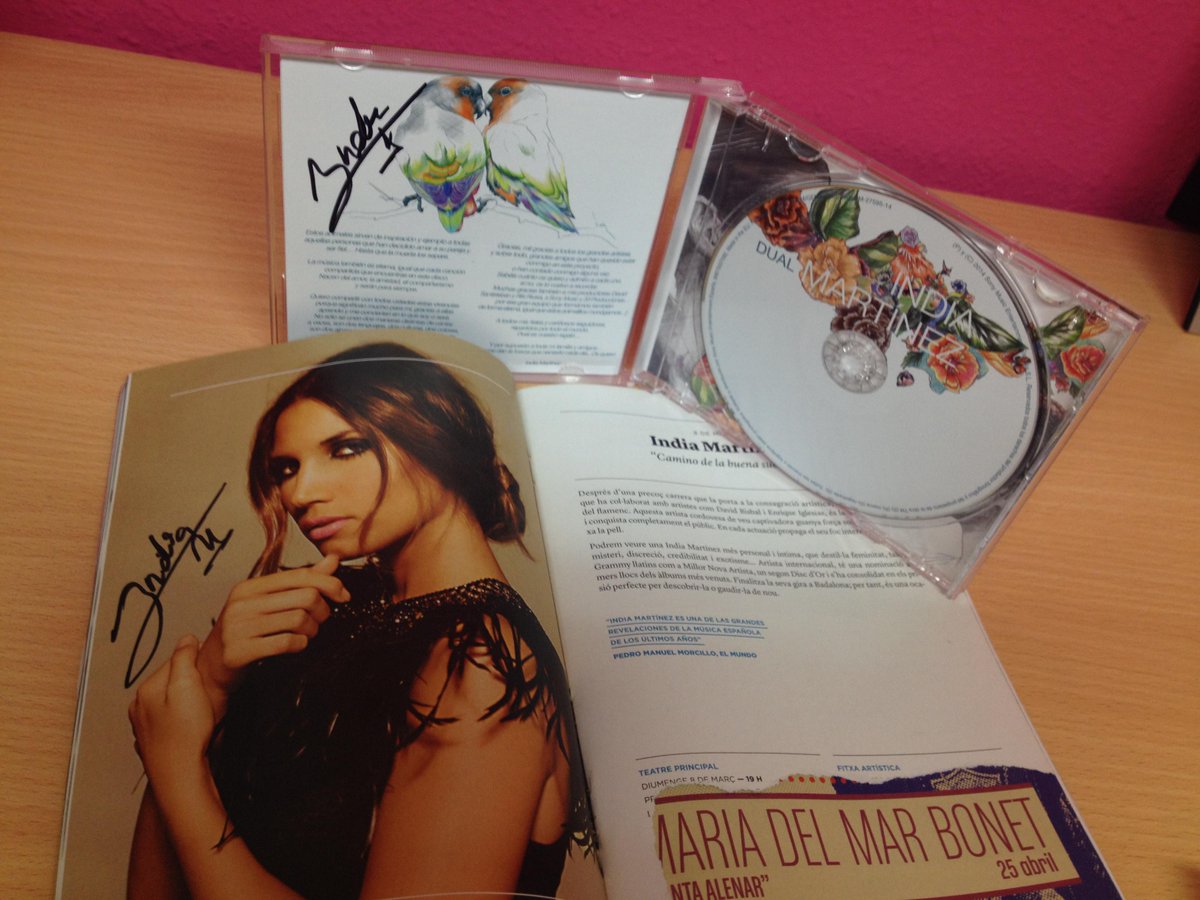 andreanicolass's tweet photo. "Tengo tardes de domingo y mil inviernos eternos" Gran noche, y gran concierto de @IndiaMartinez !!! :)) http://t.co/G6XTPZrbQh