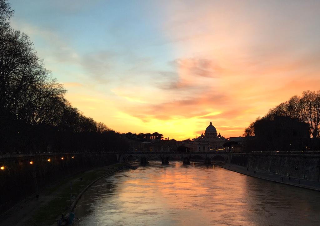 BBC_Travel's tweet photo. And #Rome for win with its traffic-stopping sunset behind #stpeter's dome ~ via @Moscerina #BBCLocalite http://t.co/DbSvsBeC5g