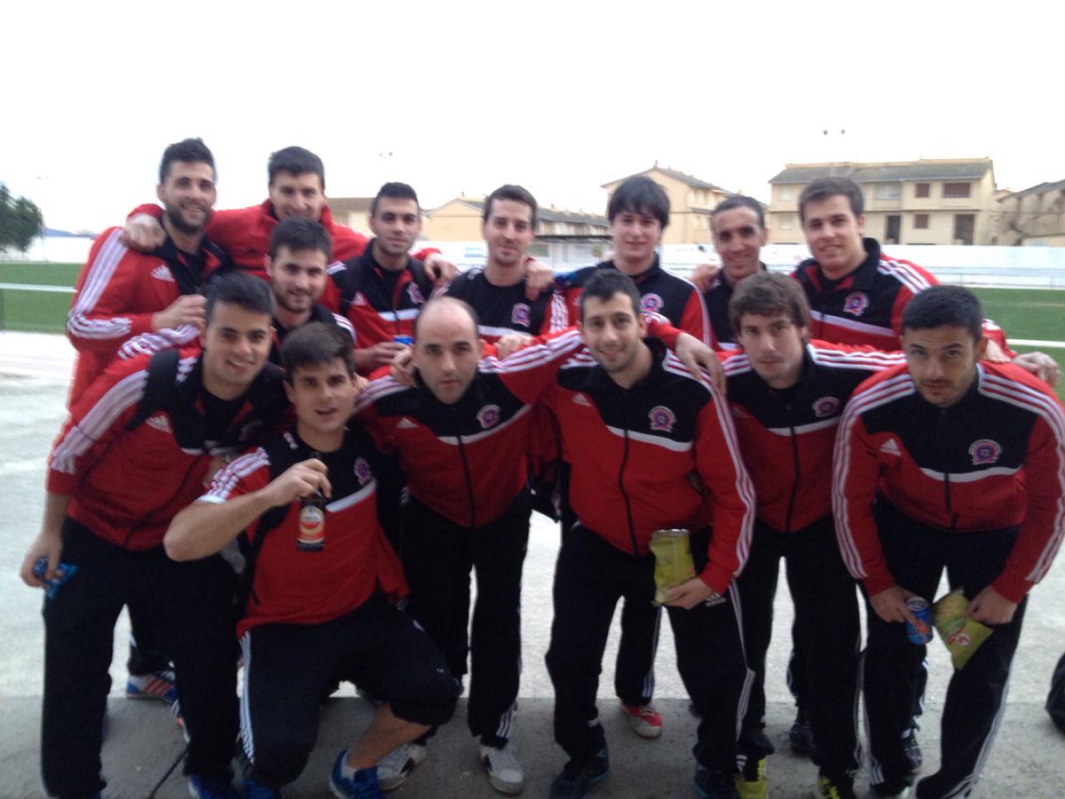 Cdriverega's tweet photo. El equipo feliz tras la gran victoria de hoy en Buñuel. Aupa chavales! Aupa River!! http://t.co/b2o8UTMpx8