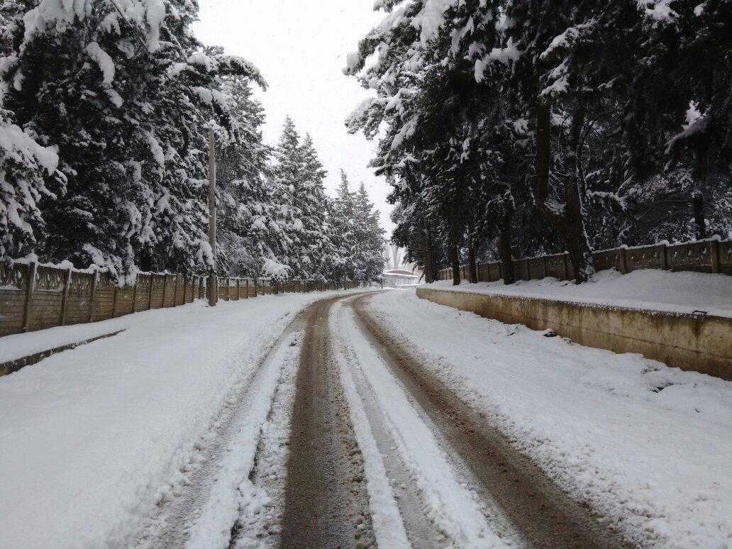 Yillardır yürüyorum ve bu yol hic kısalmadı
Dünya bir oyundu ne yapsam kazanmadim