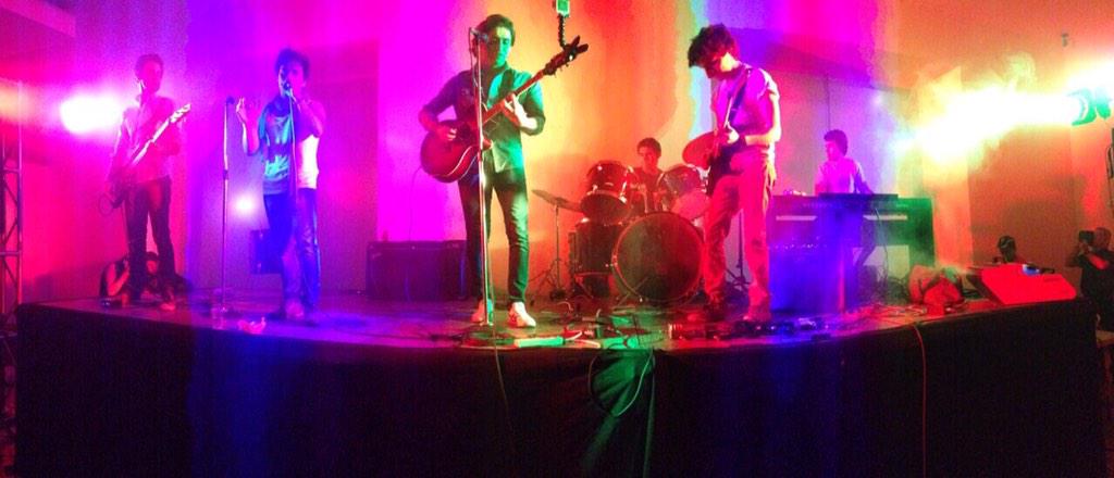DJacobi_'s tweet photo. @AmbaraMusic rockeando en su primer evento en vivo. #Ambara #familiaambara @KikeDiazR @omarhr12 @SiSoyClaudio http://t.co/5Of4tk8VT3