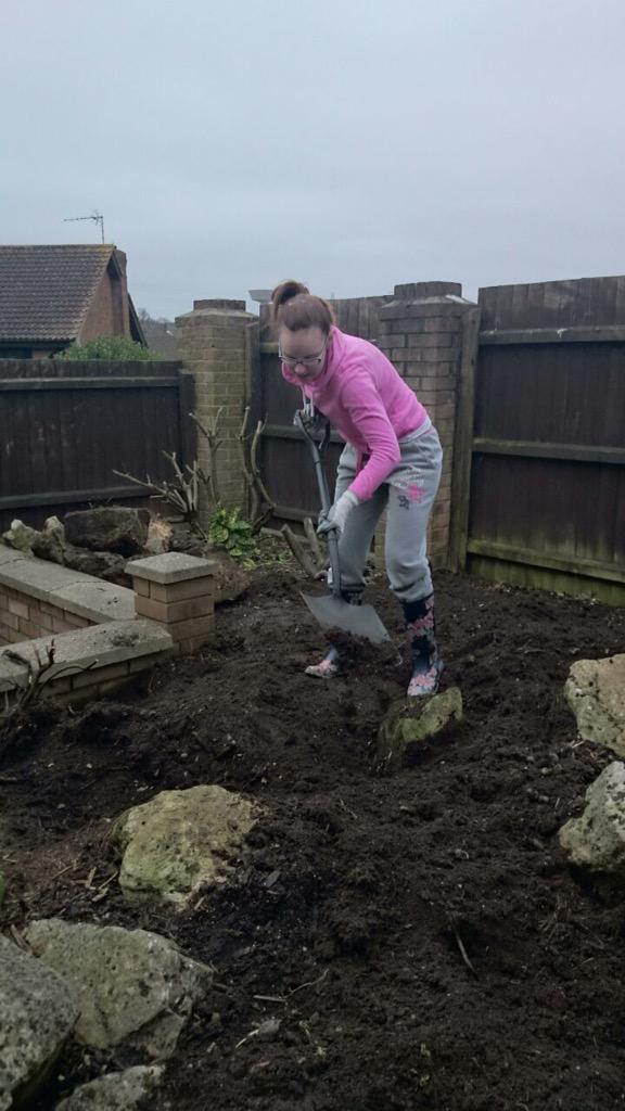 Gale_Lou's tweet photo. Has thoroughly enjoyed a day in the garden with @Njack105 #notafraidtogetmyhandsdirty #mud #spade #wellies #rocks http://t.co/OywpuatpVF