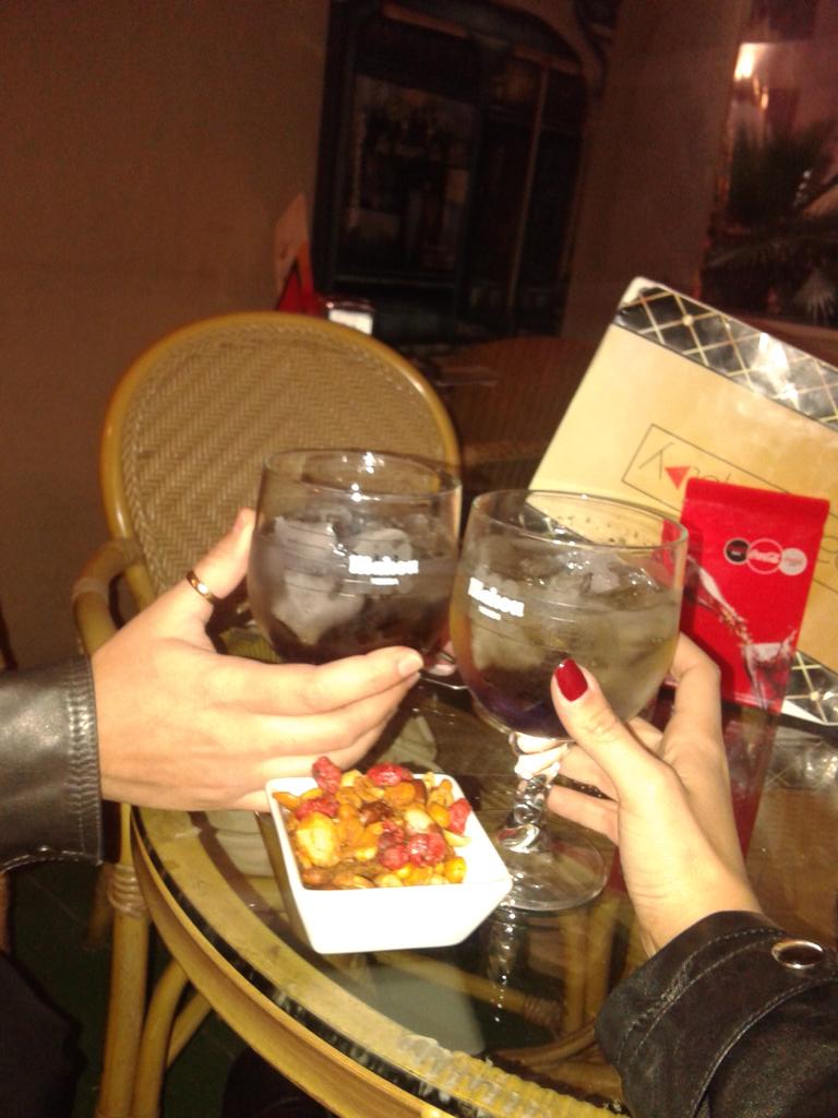Sandra_dancer's tweet photo. Con mi socia... ya era hora @EvaG_singer http://t.co/vg8aHSgvzG