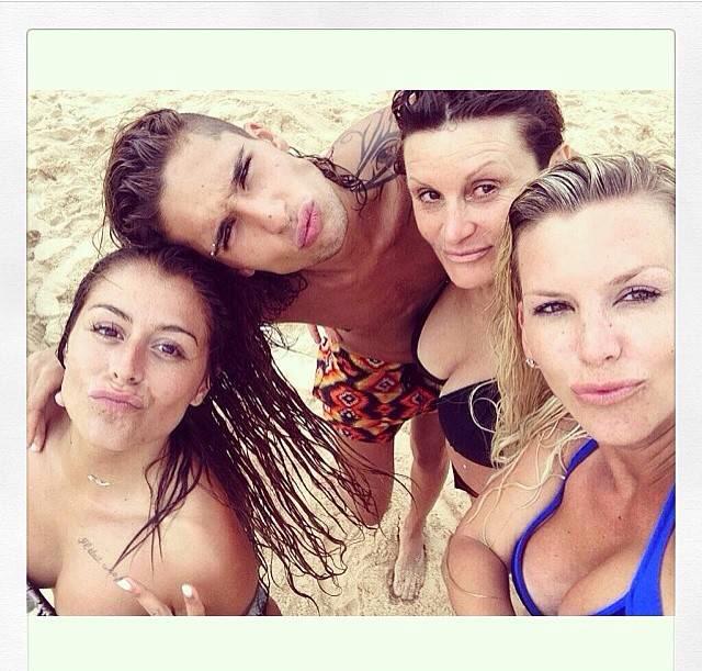 GossipRoomOff's tweet photo. Souvenirs ! 🙈🌴☀️👙 #LesAnges6 http://t.co/xD6tdupyxR