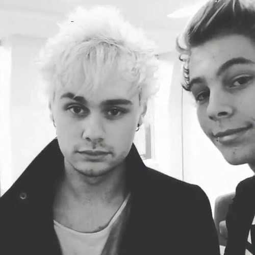 Muke al. Michael clifford those pants. Мюк. Muke игра. Muke al.