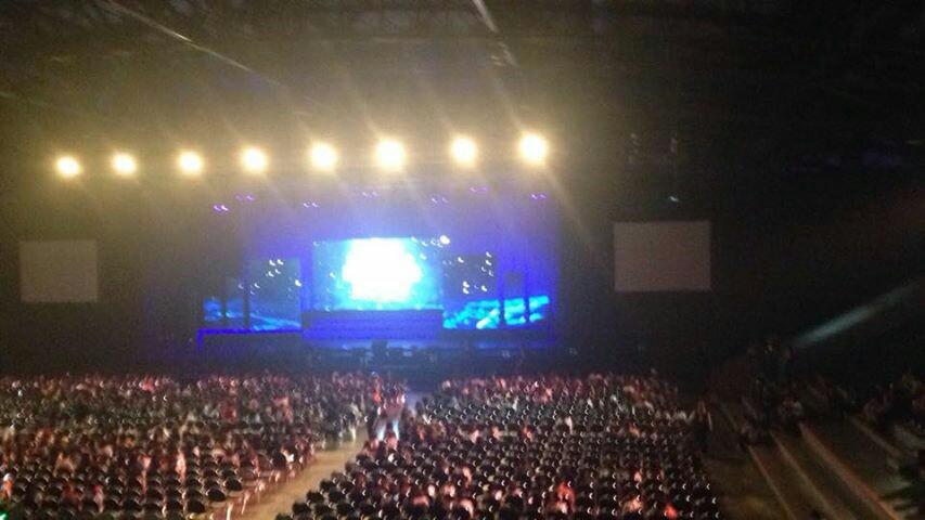 jholickim's tweet photo. จากงานคิมอูบิน บัตรหลังสุดประมาณนี้ ลองกะเอาๆ จริงๆอยู่ตรงไหนก็ฟินแหละเนอะ #XIA3rdConcertinBKK http://t.co/vkpUk2uFoM