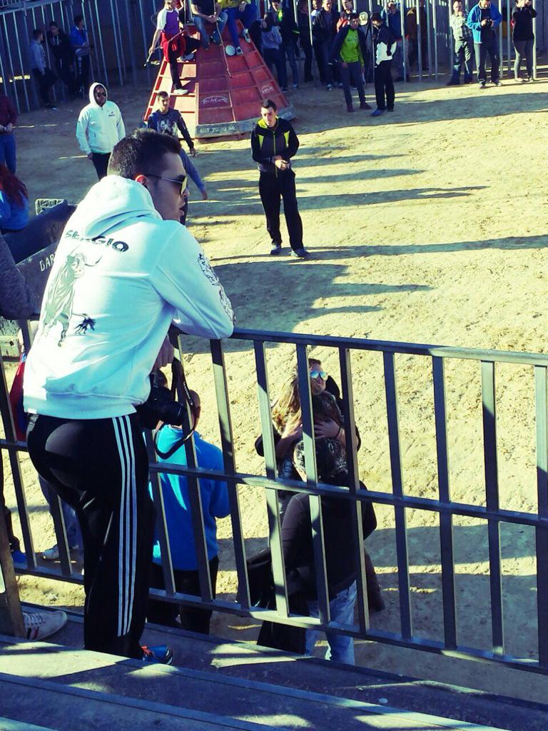 SergioKanals's tweet photo. Disfrutando de mi pasión, y como no, rodeado de gente muy importante como mi chica @jessicachella ❤️ http://t.co/hCs9EdTdPd