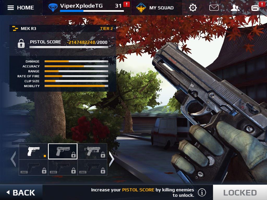 python_101's tweet image. I have no guns only beginner guns! If you look at my assault rifle score... It's glitched, also i am using IPad 2😫