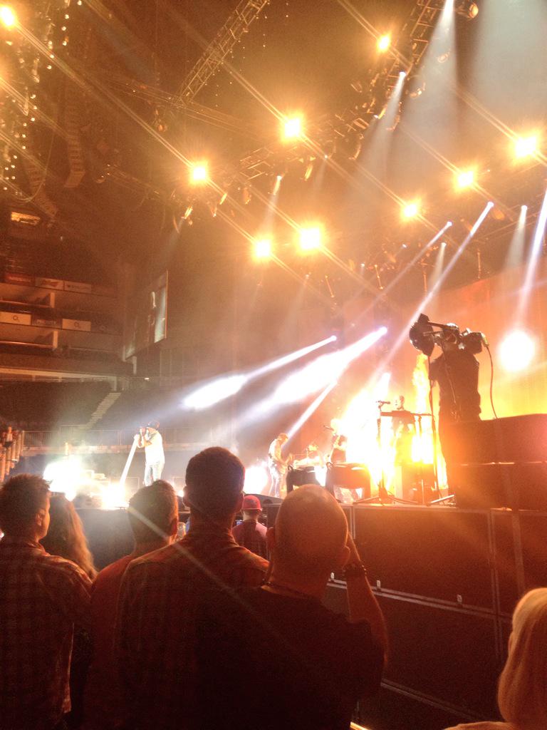 C2Cfestival's tweet photo. What a way to start the set! @Jason_Aldean #C2C2015 http://t.co/DjyPJuEvq9