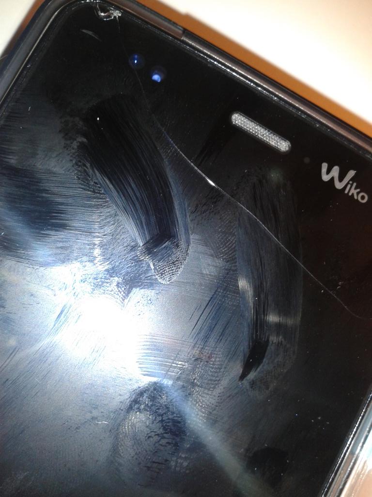 XMelyynaax's tweet photo. Tel un peu crade, mais il repose en paix :''') http://t.co/ZqYPMN8M8f