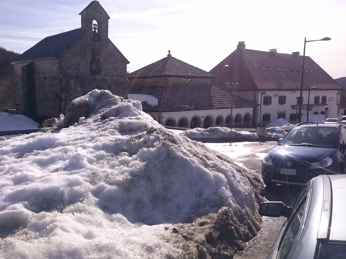 danijimbar's tweet photo. Bonita estampa hoy en roncesvalles, pongo fin a un domingo de pleniluna y  relax :) http://t.co/Mg3ce8PQ9n