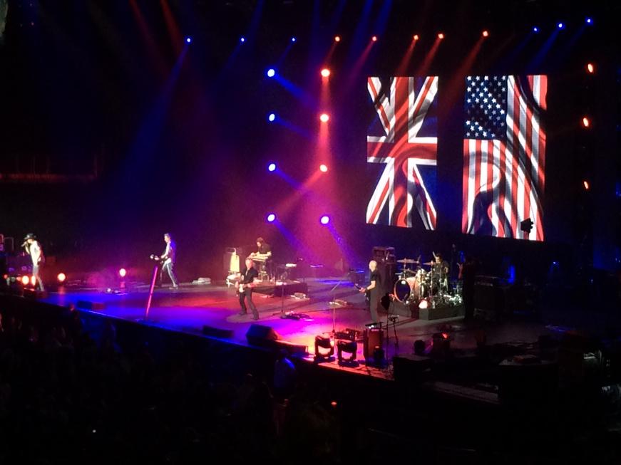 CountryLineRad's tweet photo. US meets UK with @jasonaldean http://t.co/DtScET7QrN