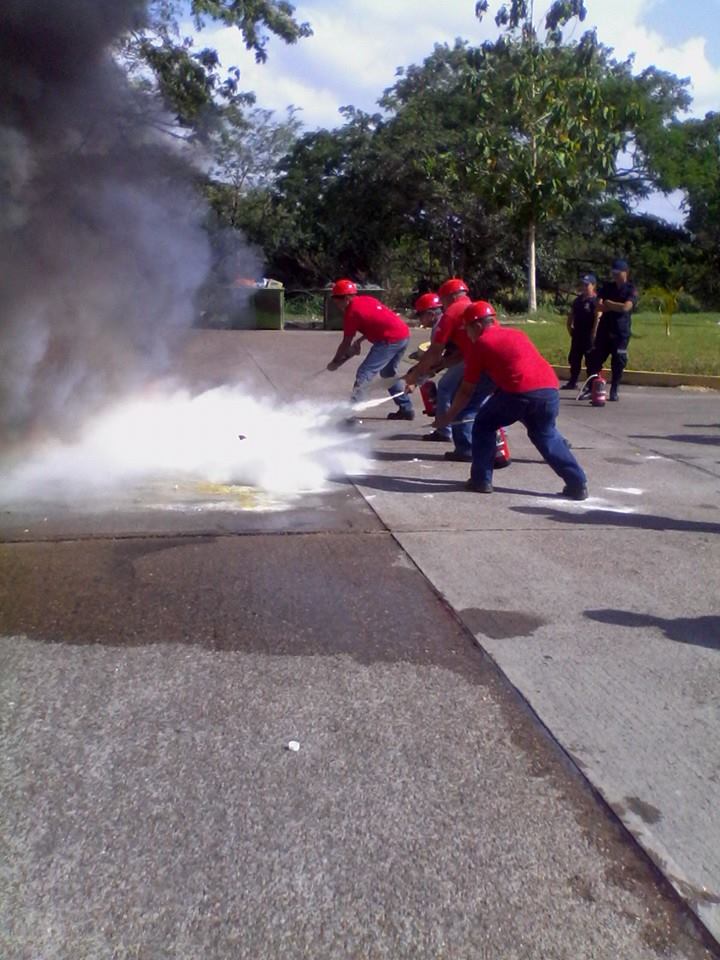 Trabajador@s de #GasComunal Edo. #Apure se preparan para prevenir posibles accidentes...