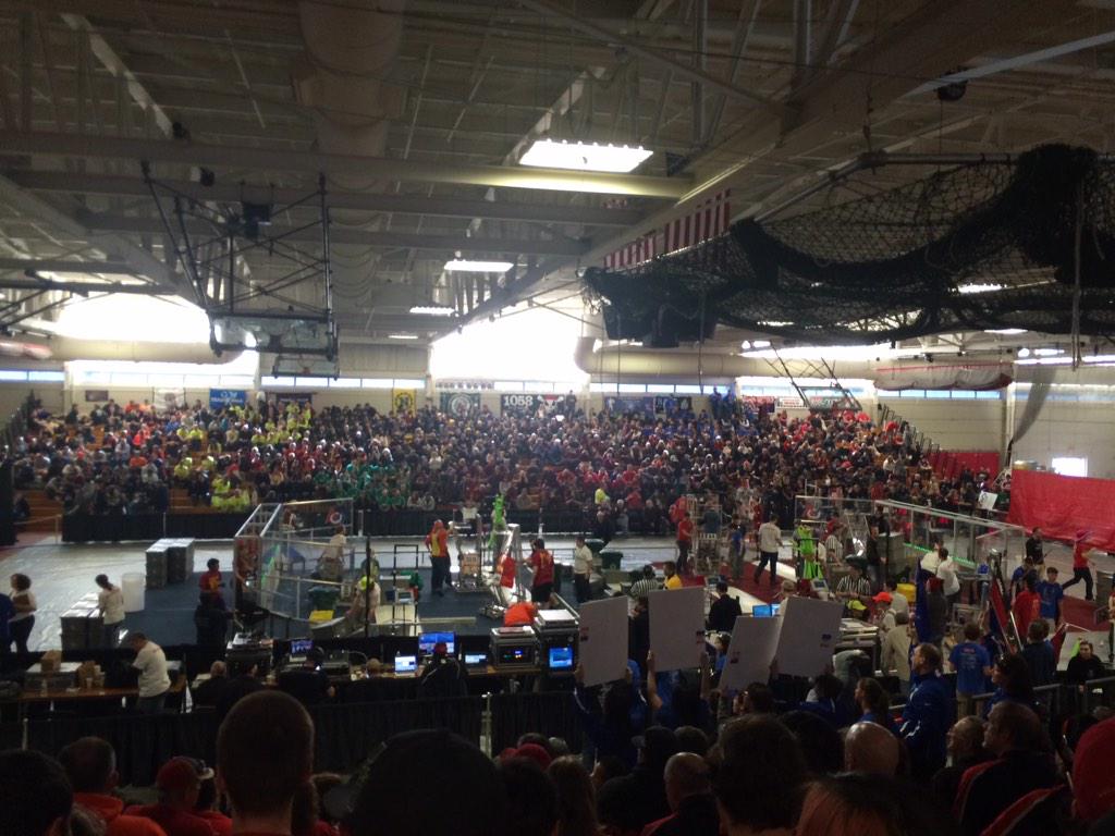 ImCrayons's tweet image. Never have I ever been surrounded by more nerds in my entire life. #RoboticsTournament #NerdAlert