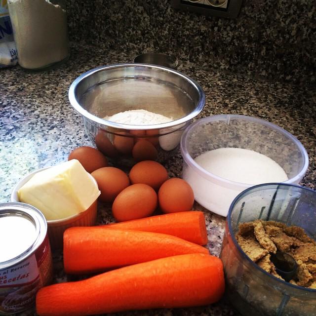 LaNatural_CL's tweet photo. Para terminar la semana, les tengo una nueva receta, queque de zanahoria, fácil de prepara… http://t.co/9dKlgG7qsF http://t.co/L7CRffGWOQ