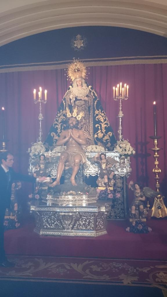 Jesus25SM's tweet photo. Buena tarde Cofrade x Sevilla cn @juancarloslaga1 @ANTONIOHUEL @ChariBlas #Quirro @LabradoAngel http://t.co/pGUzRejQmS