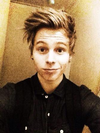 5SOSTumblrx tweet picture
