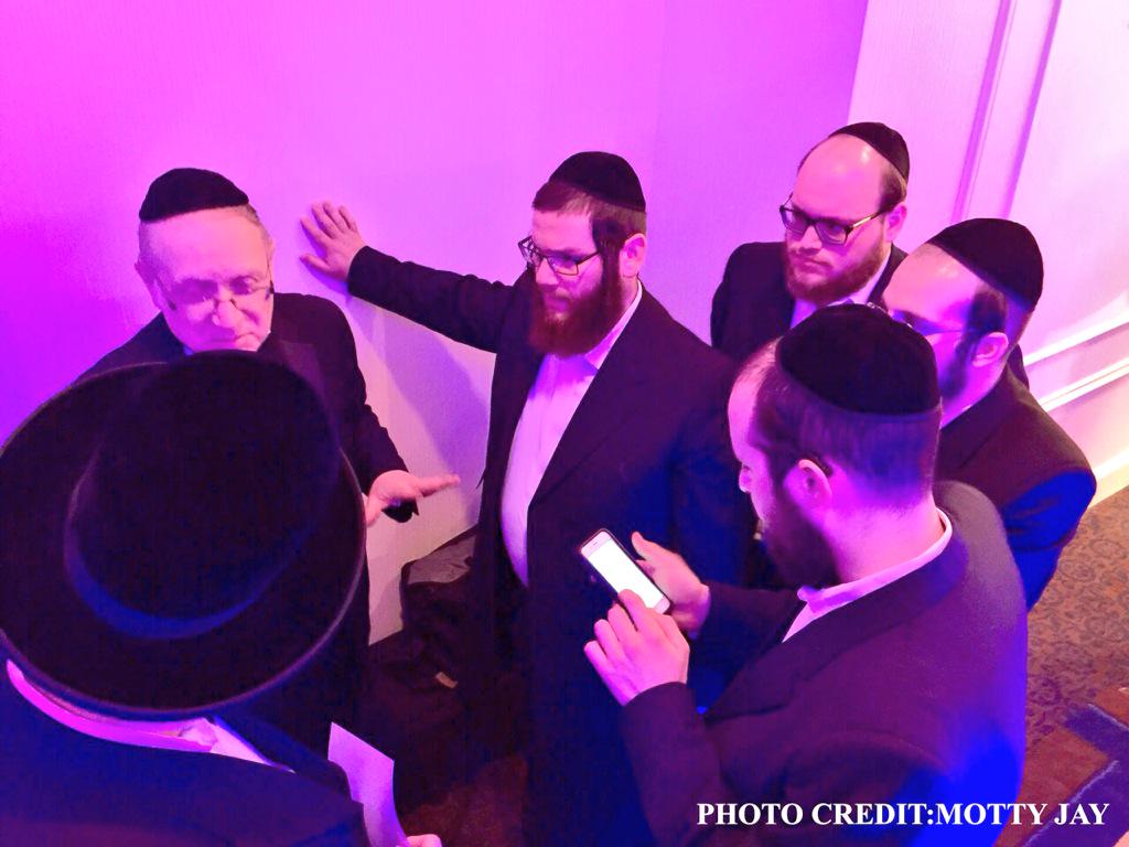 AARONTEITELBAUM's tweet photo. Yisroel Lamm @YedidimChoir @DaskalOfficial going over the chupa @HiltonMeadwlnds http://t.co/pq8cyoDOnQ