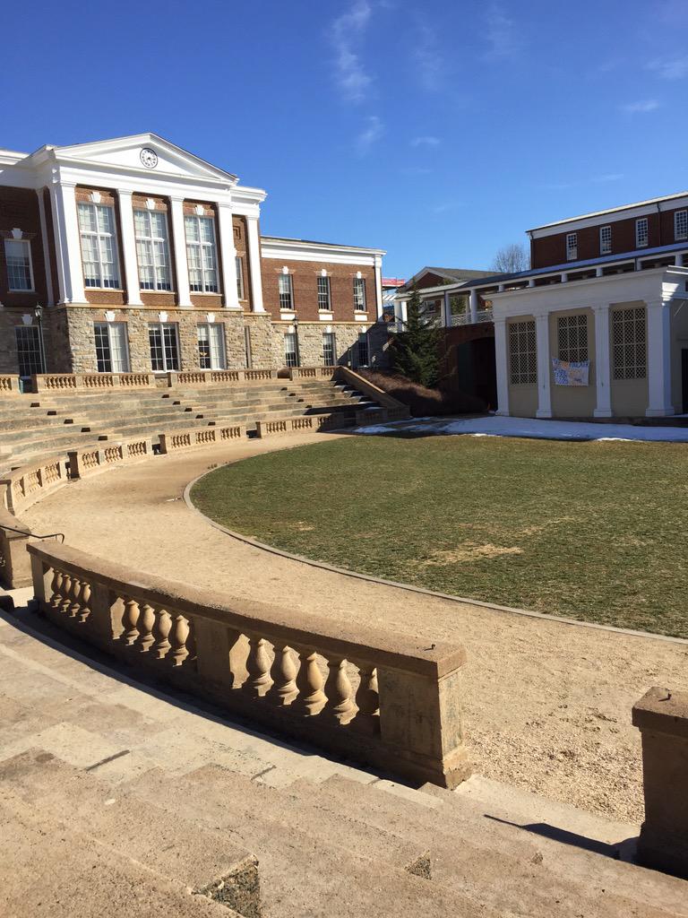 Senor_Barkley's tweet photo. Sunday afternoon reading at one of my favorite places on Grounds. #gradschoolflashback #imisscville http://t.co/bJ5I7QNhb6
