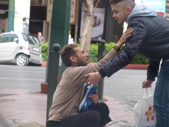 MejoresTwits's tweet photo. Hay personas que simplemente intentan hacer de el mundo, un sitio un poco mejor. Esas son las que valen la pena. http://t.co/ndeLqAEfl4