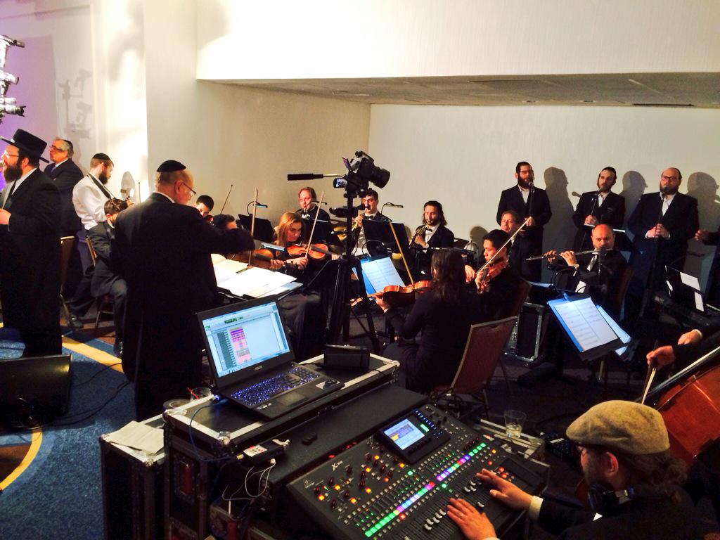 AARONTEITELBAUM's tweet photo. What a chupah @DaskalOfficial @YedidimChoir Conducted By The only Yisroel Lamm @HiltonMeadwlnds http://t.co/MG412o7ROj