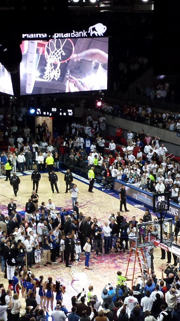 briankriete's tweet photo. Cuttin nets at Moody. http://t.co/0VJ5xaMNWi