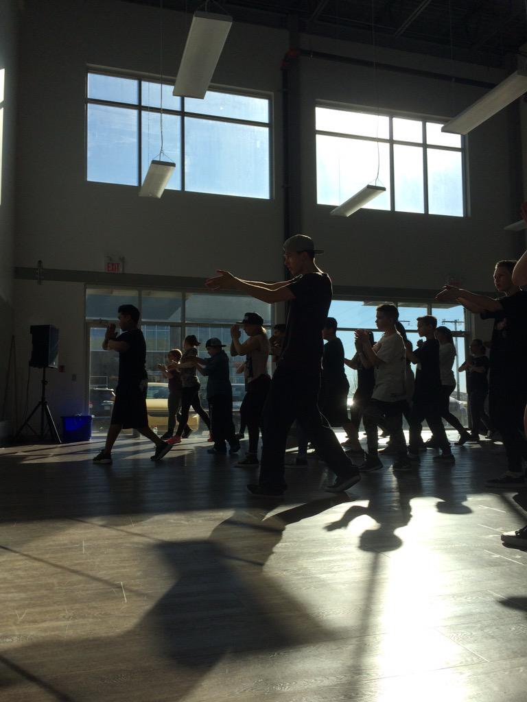 ArtistsEmerge's tweet photo. Packed class at AE 2015 workshop with @junquemado #aedance15 http://t.co/yVQSXApkO6