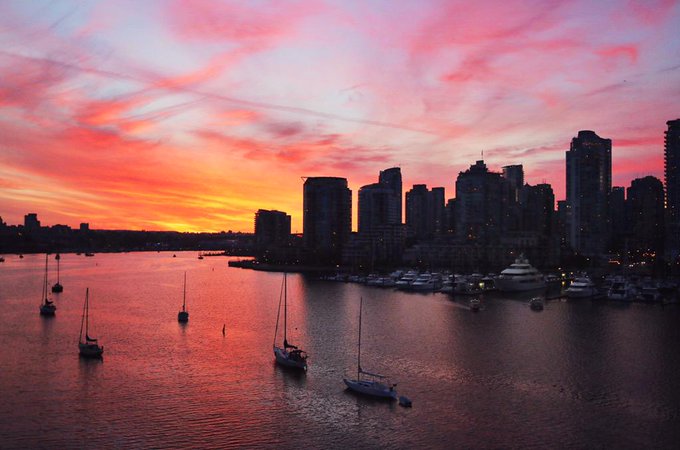 Picked a decent night for a stroll across one of downtown #Vancouver's many bridges. http://t.co/o0Z<a href="/tag/vancouver"class="tags"><span>#vancouver</span></a>