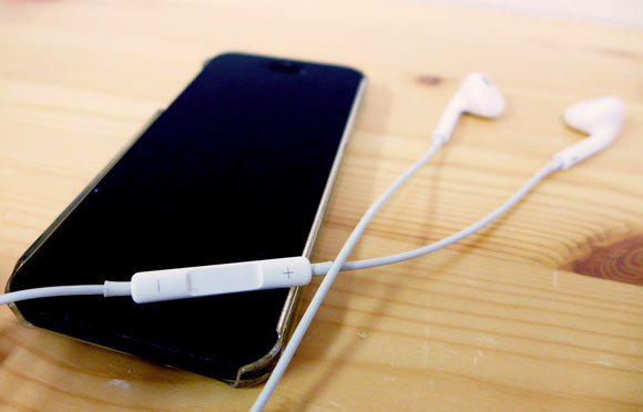 wusacuqexac's tweet photo. 普通に使ってたら気づかない！！iPhone純正イヤホンの隠し機能8つがすごい！

アンケートによると90％の人は
3つしか知らなかったそうですよ・・(笑)
あなたはいくつ知っていますか？
⇒http://t.co/rS07fMwdDS http://t.co/VssszD7WAg