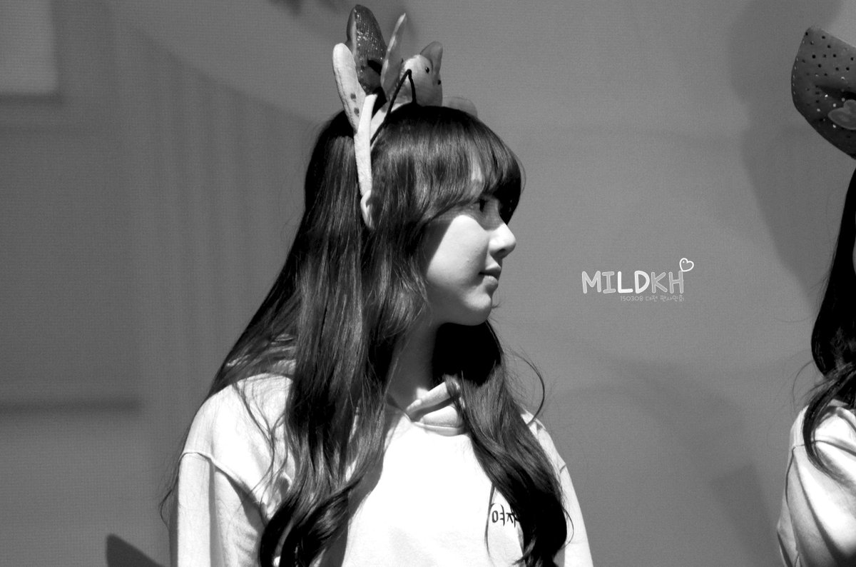 "<a href="/MilDKH/">• ㅁㄴㅁ •</a>: 150308 #대전팬사인회 #GFRIEND #여자친구 #예린  (<a href="/GFRDofficial/">여자친구 GFRIEND</a>) "