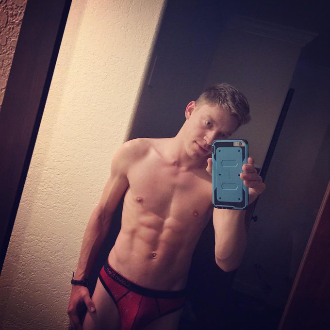 Back online for more #SundayFunday http://t.co/mFe4kFfJNJ #camboy #gaycamshow @chaturbate http://t.c