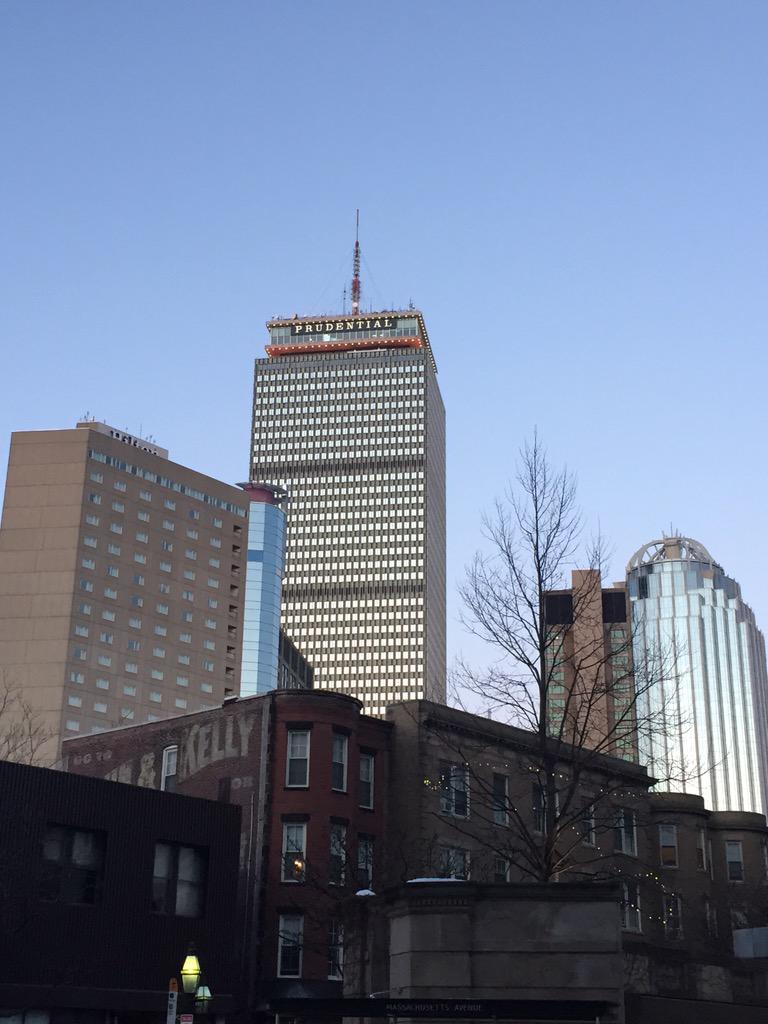 Q_Catalana's tweet photo. Not quite Spring. #Boston @OnlyInBOS @universalhub @BostonTweet @BostonDotCom #PrudentialBuilding http://t.co/rAeFYn9MAt