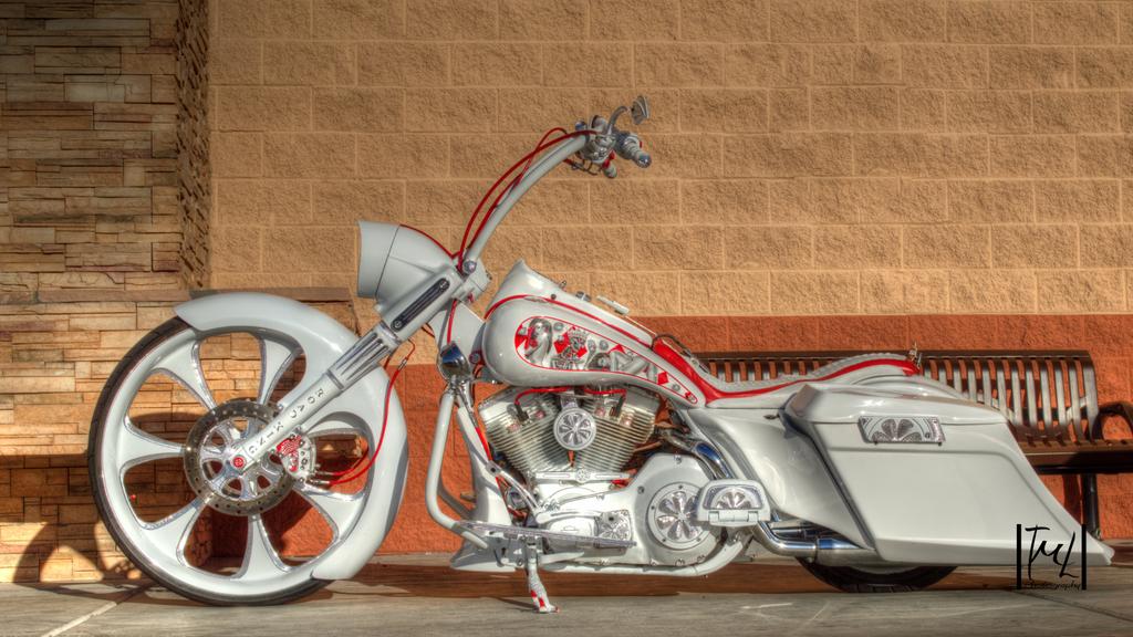 Cool__Like__Dat's tweet photo. Red Rock HD Bike Nite #redrockharleydavidson #lasvegaslife #HarleyDavidson @LasVegasBiker @HDForums @redrockharley http://t.co/3tbnhyztg3