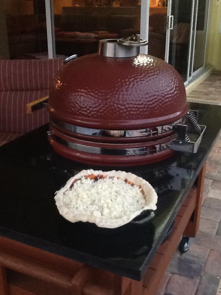 FlipFlopFriday's tweet photo. Deep dish ready for the grill http://t.co/MTQS3m8JJO