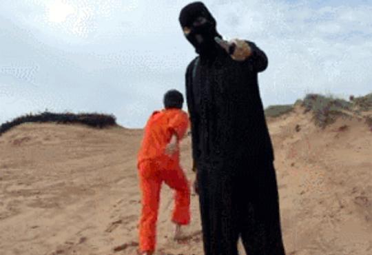 BushraDiana's tweet photo. ISISのクッソワロタな動画が流出しましたww

動画はこちら
⇒http://t.co/9bQFFfVBOS

何回も処刑動画撮り直してると思うと、
不謹慎だけどワロタ・・・ http://t.co/UDptOle2kF