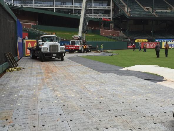 TXGroundsCrew's tweet photo. I-Track did a great job today!  Really impressed! #noruts http://t.co/LCxYSYF2Vs