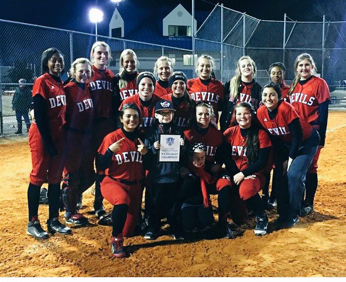 BaileyPelkey23's tweet photo. started off this weekend by reading dr. Seuss, ended it by winning the medal 🏆❤️ #moneyteam #surrenderWEforME http://t.co/rNgIQfkON4