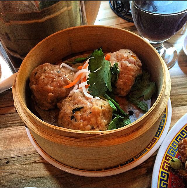 Dinner with <a href="/SweetTBakeshop/">Sweet T's Bakeshop</a> at @bingbingdimsum : "Lions Head #Meatballs" #GlutenFree Everything was Delicious!