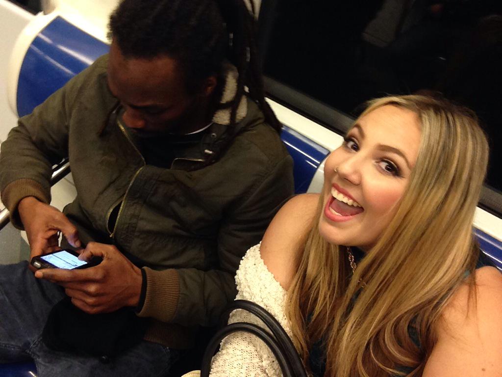 _jorddaann_'s tweet photo. #SelfiesWithStrangers #WhenYouGetCaught #oops ๐๐ http://t.co/EZuZoEaBp8