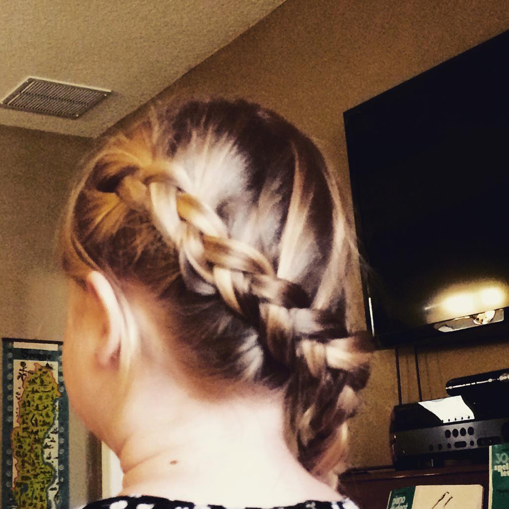 Mags3333's tweet image. Learning new braids!  #katniss style #TheHungerGames #reversefrenchbraid #dutchbraid