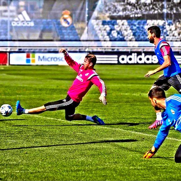 Lideres_Futbol's tweet photo. ¡ATENCION MADRIDISMO!
Buena noticia, Sergio Ramos ha vuelto a los entrenamientos y podría volver con el Schalke. http://t.co/z8k8ugdZcA