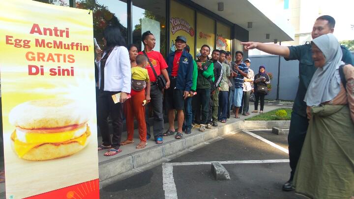 Semua kalangan bisa sarapan... #NationalBreakfastDay <a href="/McDonalds_ID/">McDonald's Indonesia</a>