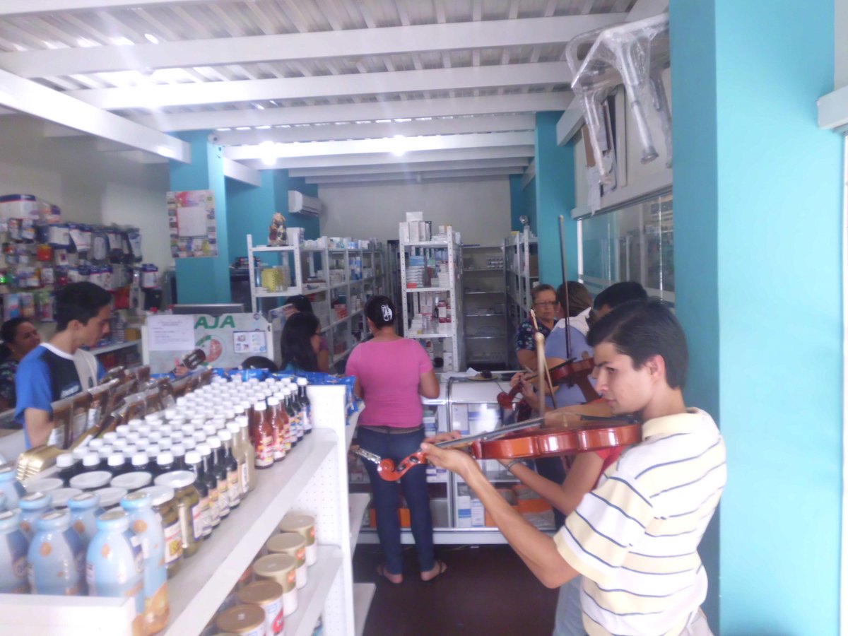24-feb-2015
Orq Socopó
En la Farmacia BioFar
<a href="/elsistema/">El Sistema</a>  #ElSistemaCumple40 @Nucleobarinas