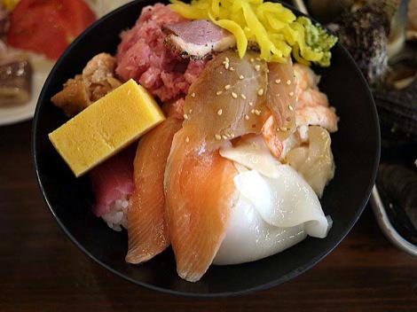 ニュースサイト Ovo オーヴォ 公式 على تويتر 南房総 海鮮浜焼き 海鮮丼食べ放題６０分一本勝負 Http T Co Dgqb4ds7fv Huglog イカ エビ グルメ サザエ 千葉県 富浦駅 海女小屋 現地レポート 関東 Http T Co Kni46fvoxn