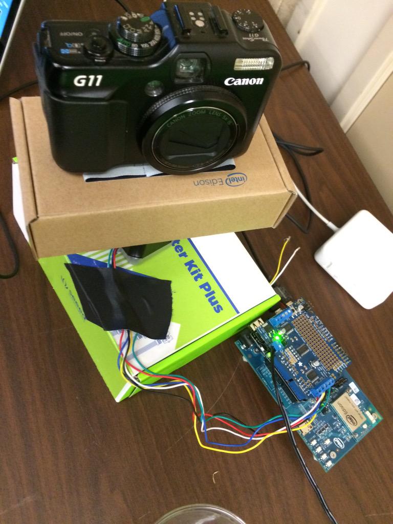 rexstjohn's tweet image. Judging underway @hacksterio #makesoftware #HardwareWeekend