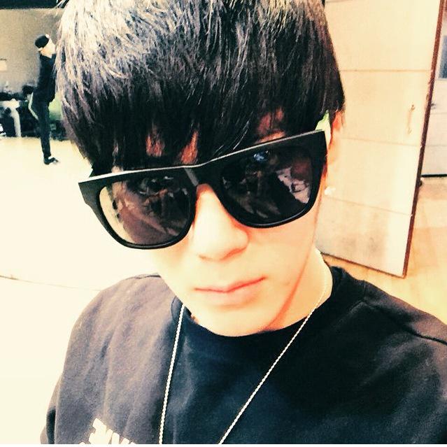 MAD95BUFFY's tweet photo. "@MadTown_Info: Heo Jun endorsing JDIX eye wear 
http://t.co/BxNq6MXL3H http://t.co/70SbpEO6Tk"