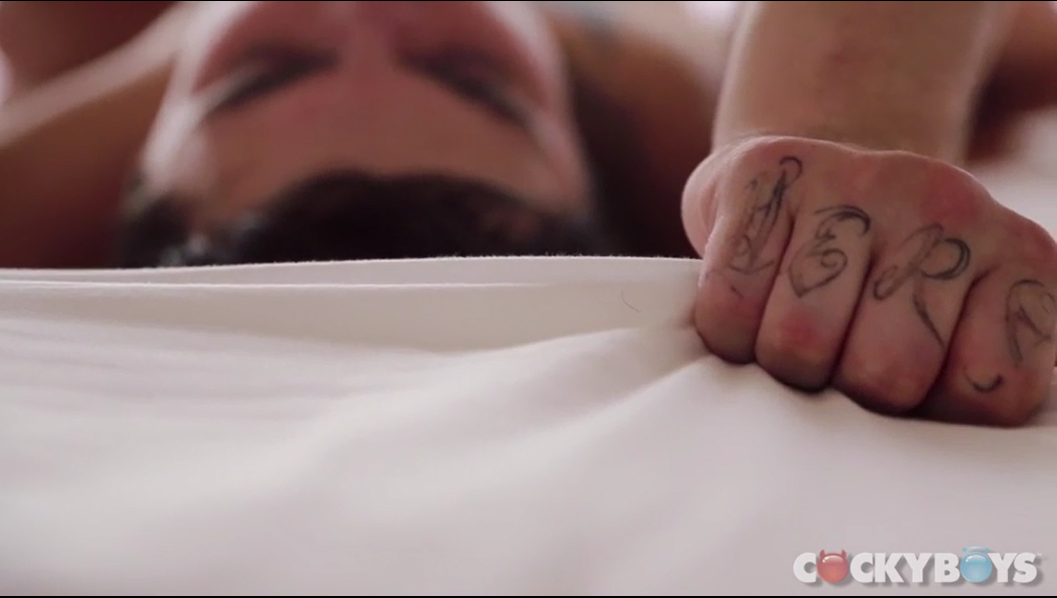 The_Book_Queen's tweet photo. *bites lip* Grabby hands, my weakness, we meet again. #JakeAsher http://t.co/0S49n8DPiU
